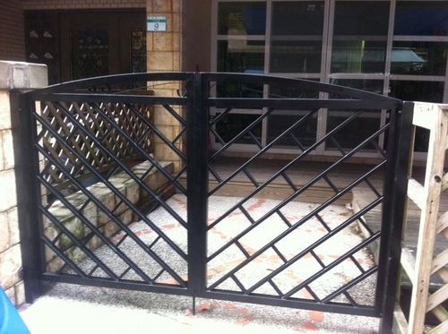 圍牆半截式造型門 不銹鋼門 烤漆白鐵門產品圖